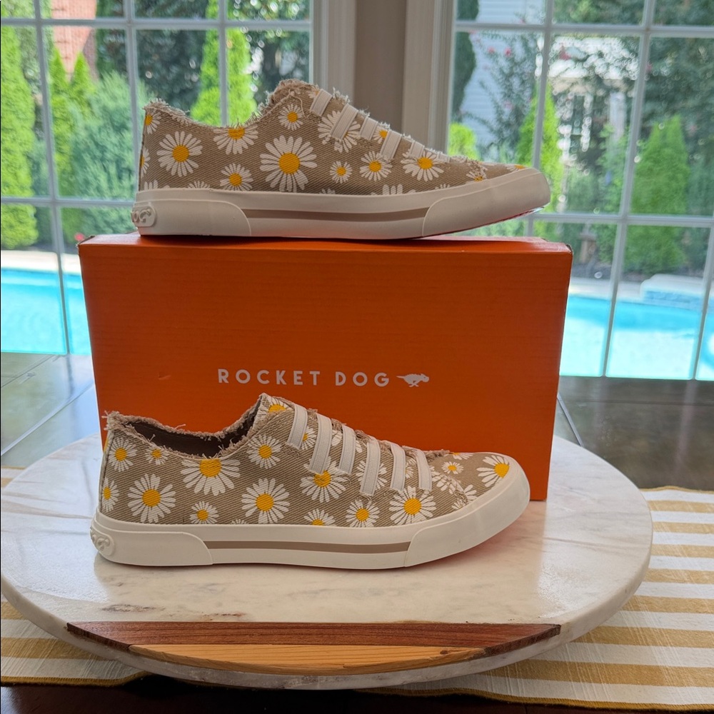 Rocket Dog Taupe Sneakers with White & Yellow Daisy Accent